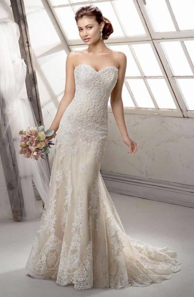 Sleeveless Strapless wedding dress