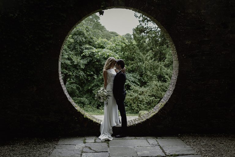 tips to svoose your wedding photographer 768x512